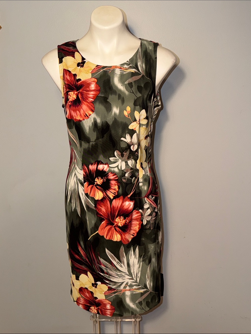 Connected Apparel Ladies Sleeveless Floral Sheath Dress. Size 10.